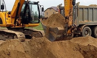 Выкопать яму экскаватором в Бирске от 934 руб. - 2Землекопа-Брк